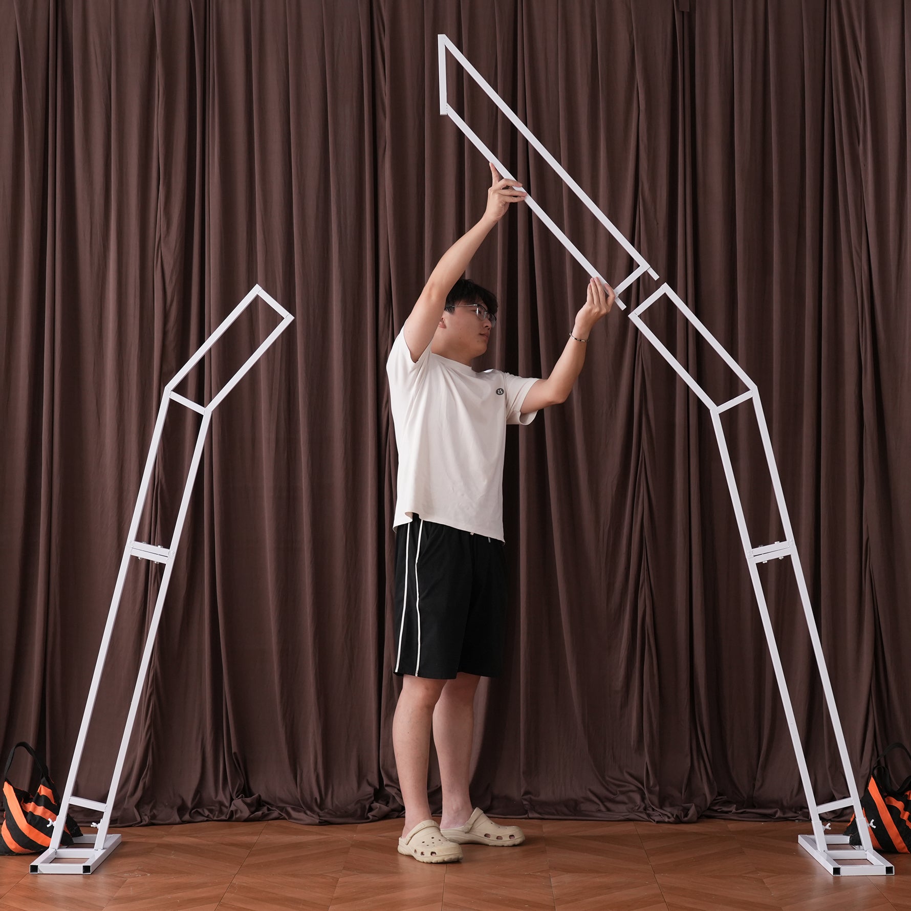 triangular_wedding_arch_empty_display