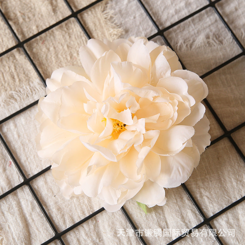 white-pink-silk-peony-head-table-arrangement