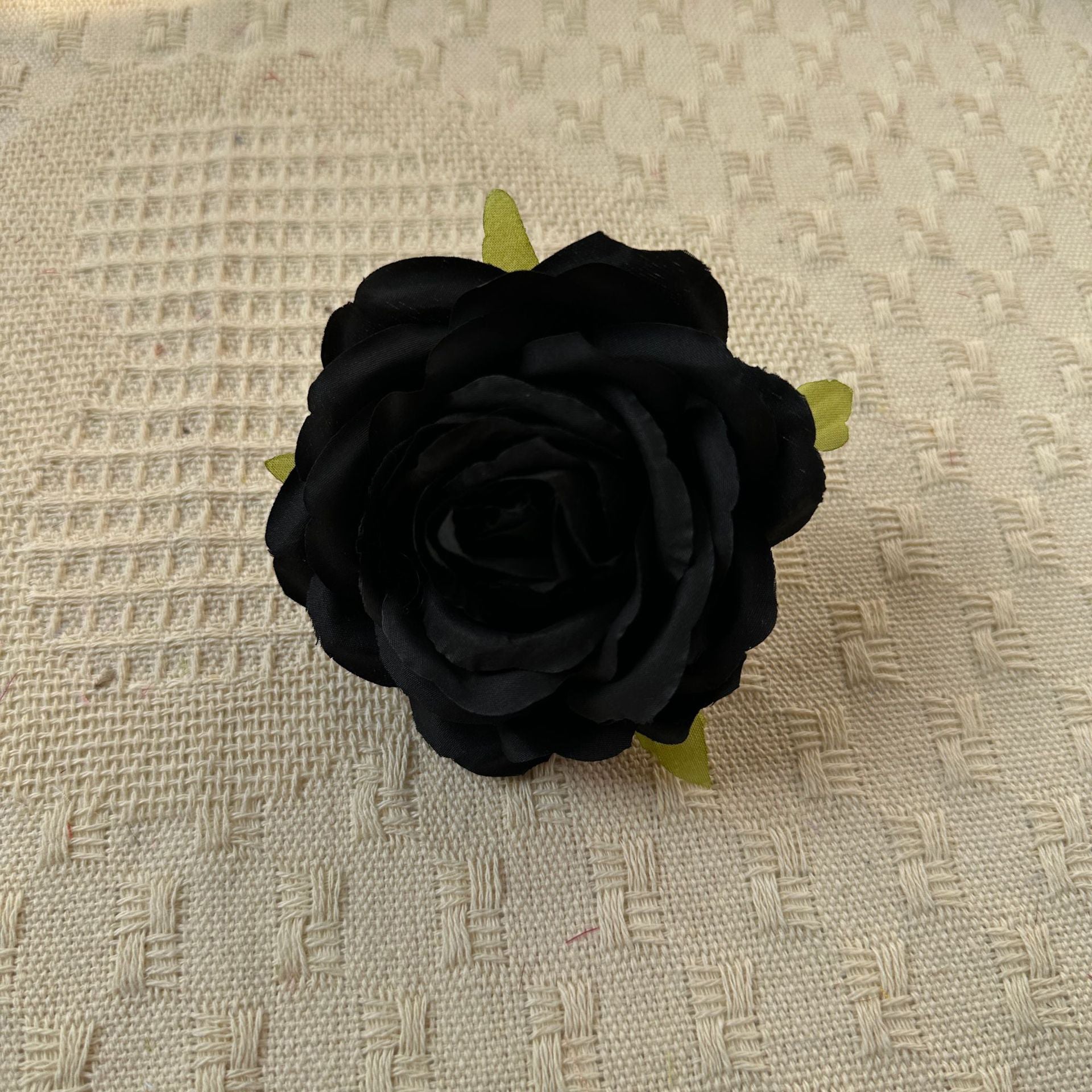 artificial-rose-heads-wedding-centerpiece