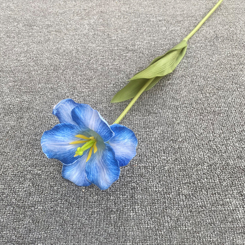 mixed‑tone‑artificial‑tulip‑stems‑flat‑lay‑product