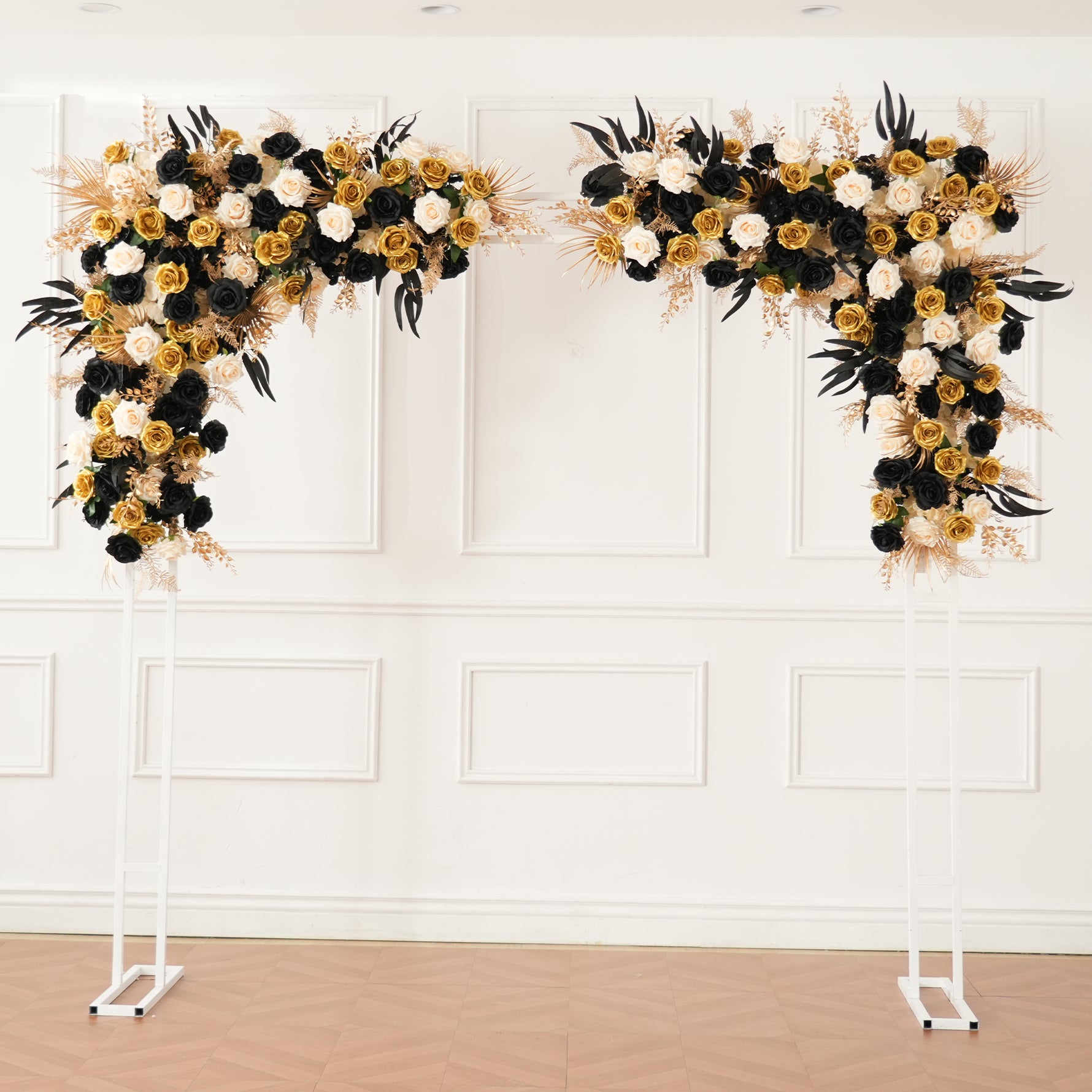 Close‑up black gold champagne silk wedding flower arrangement