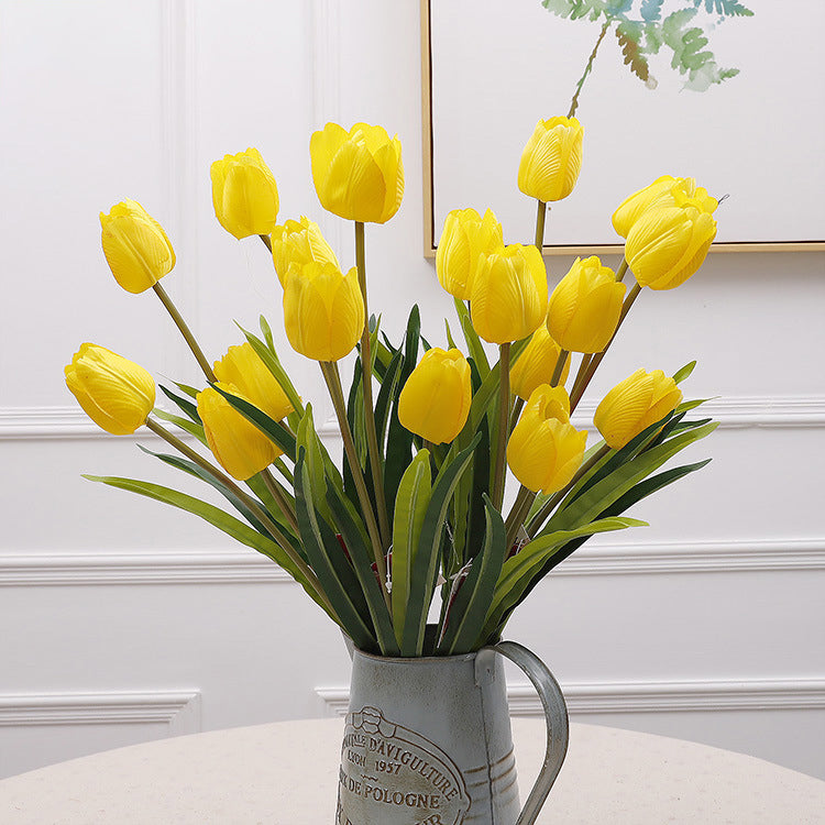 birthday_celebration_tulip_table_styling