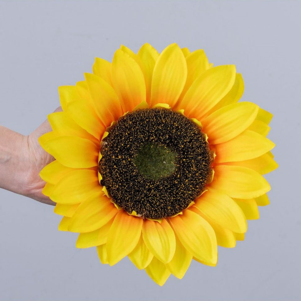 faux_sunflower_single_flower_closeup
