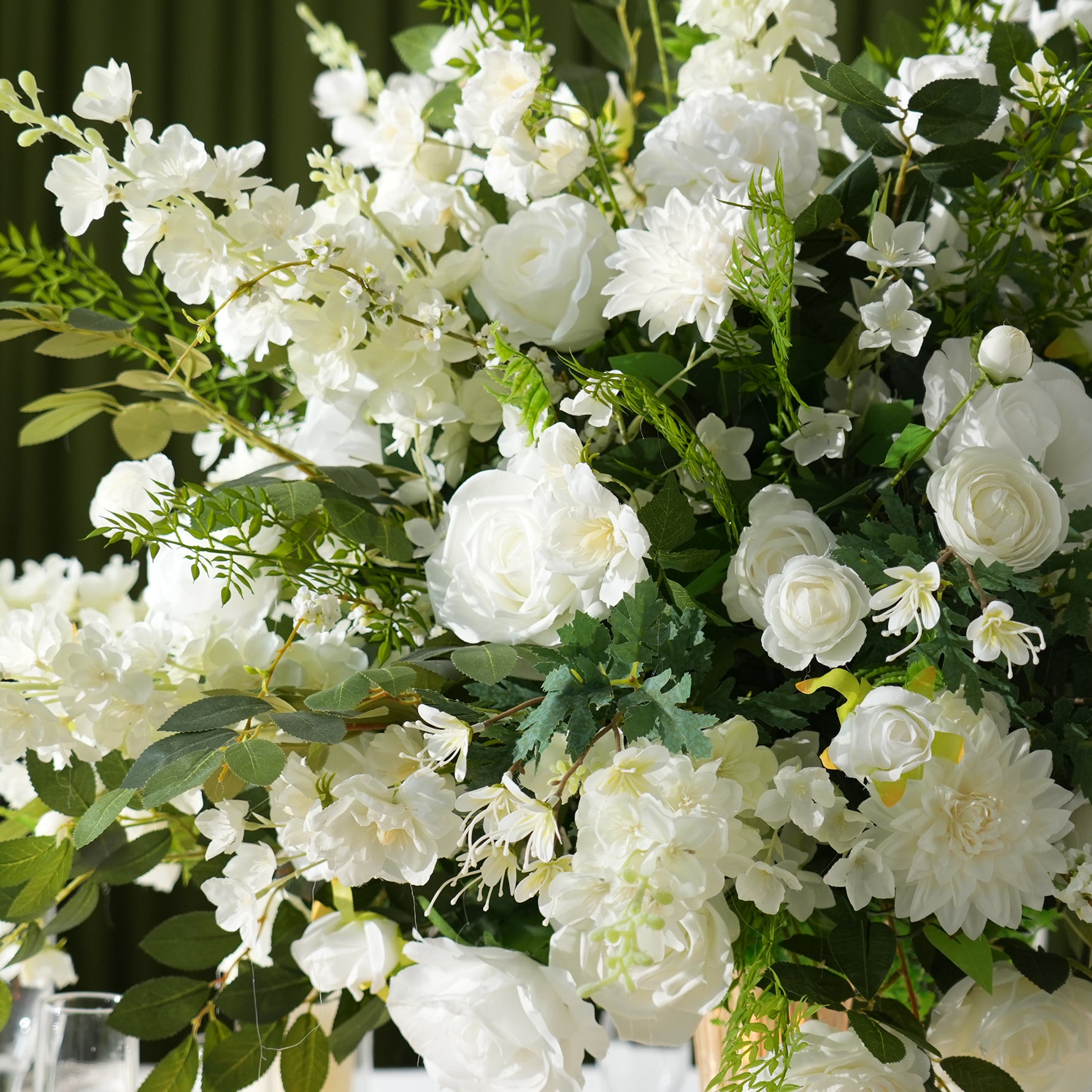 elegant-white-wedding-flower-decoration