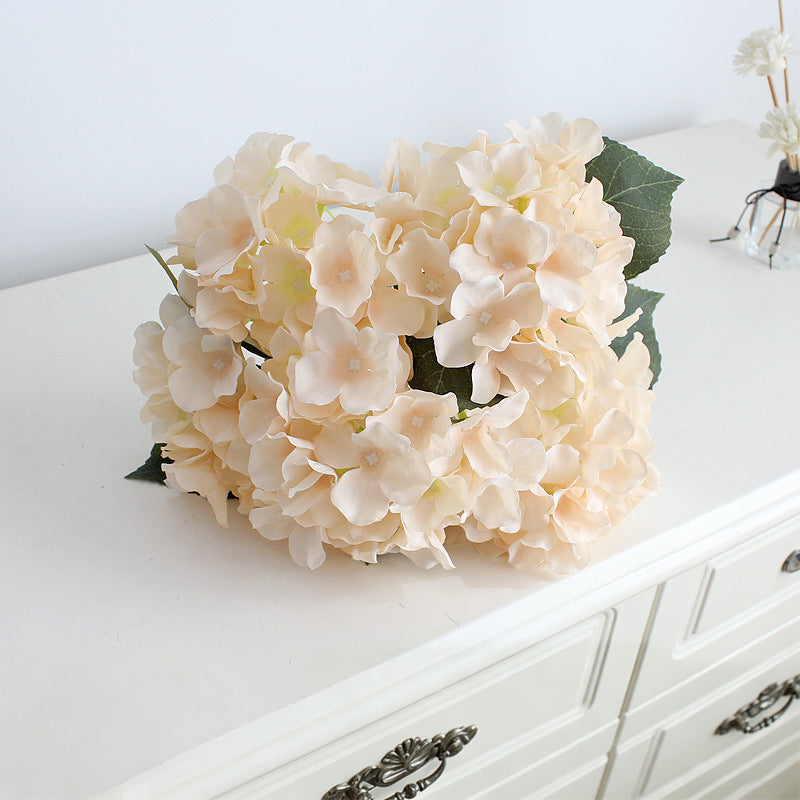 hydrangea_vase_styling