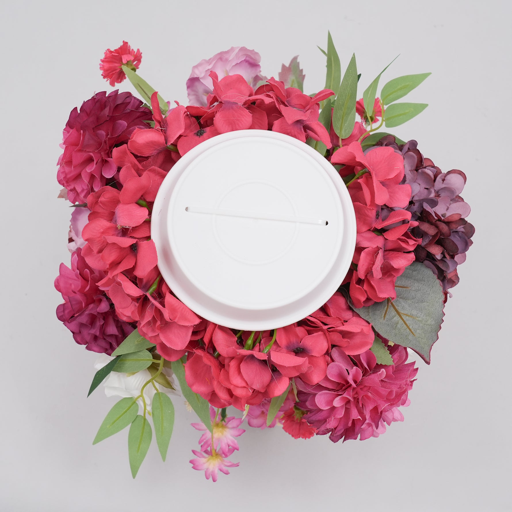 dark‑mood‑artificial‑table‑flowers‑candle‑decor‑wedding‑tablescape‑detail