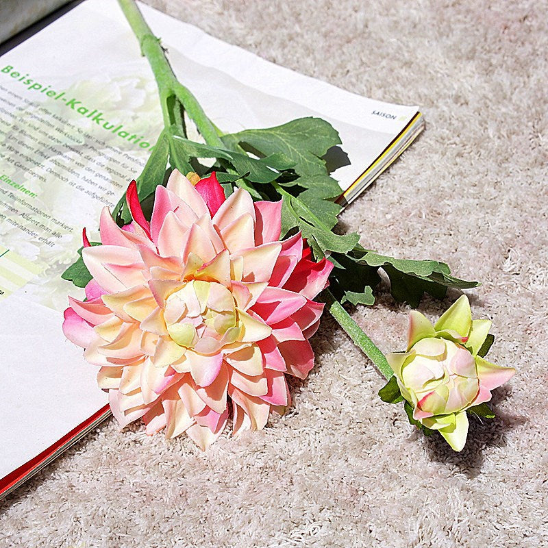 vase_styling_blush_dahlia_stem