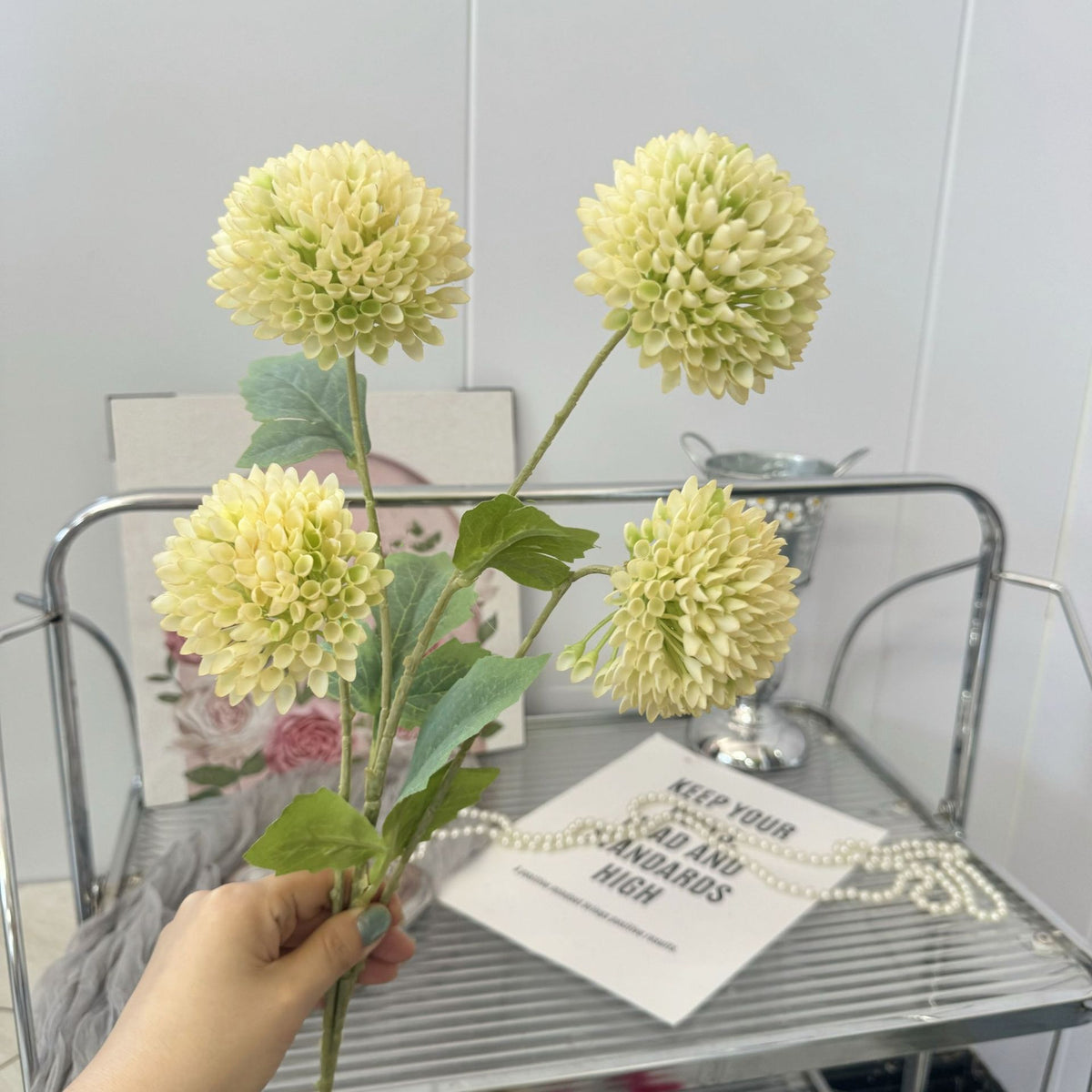 pompom_metal_backdrop