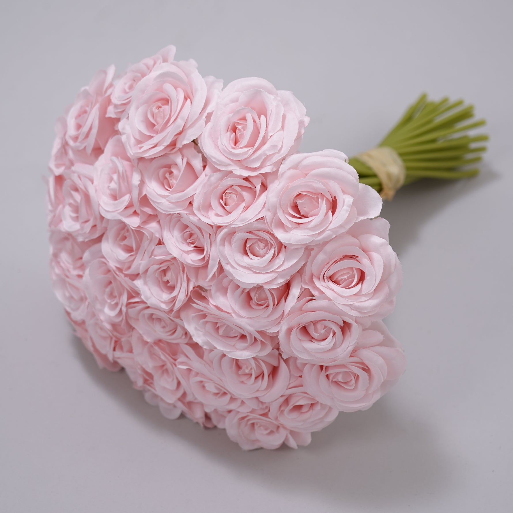 white-silk-rose-bouquet-party-table-centerpiece