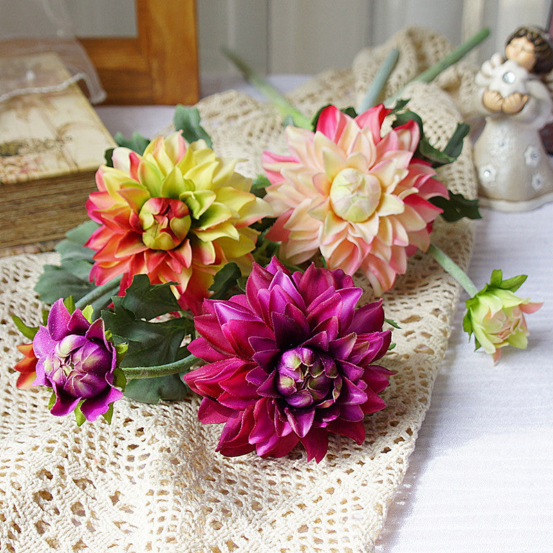 glass_vase_mixed_dahlia_lifestyle_scene