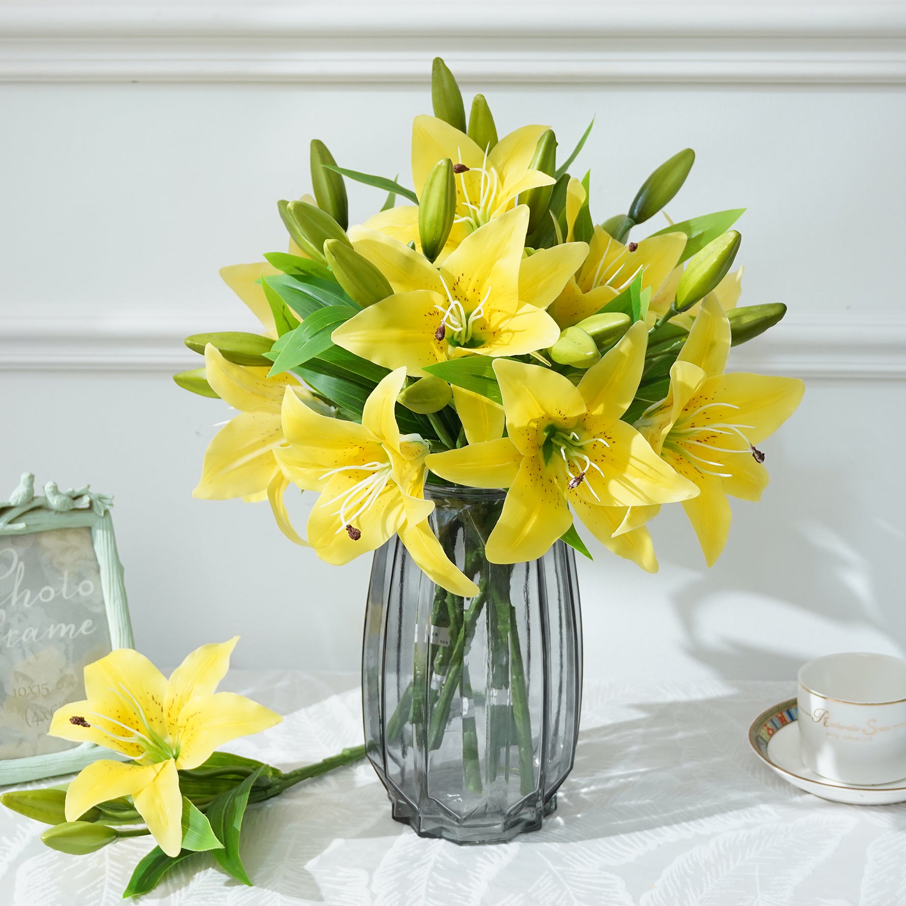 yellow-silk-lily-flower