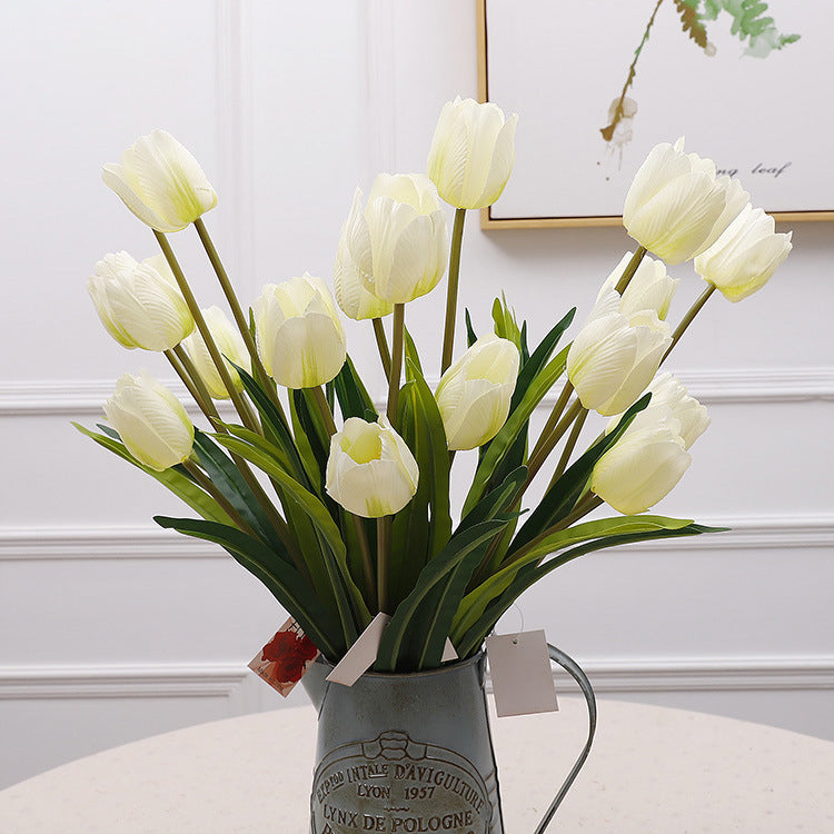 wedding_aisle_tulip_bloom_cluster