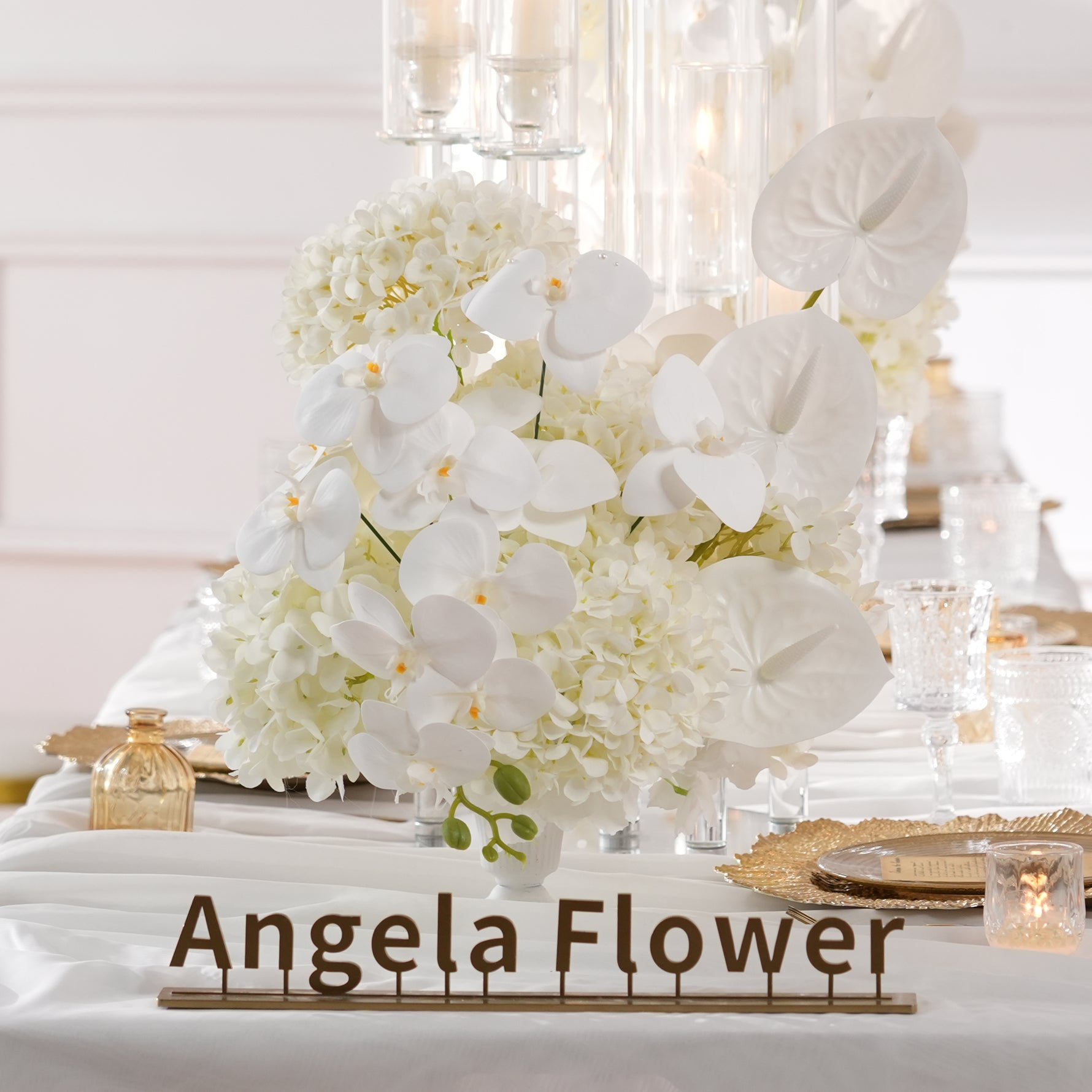 classic‑white‑hydrangea‑mixed‑blooms‑table‑center‑vase‑close‑up‑detail