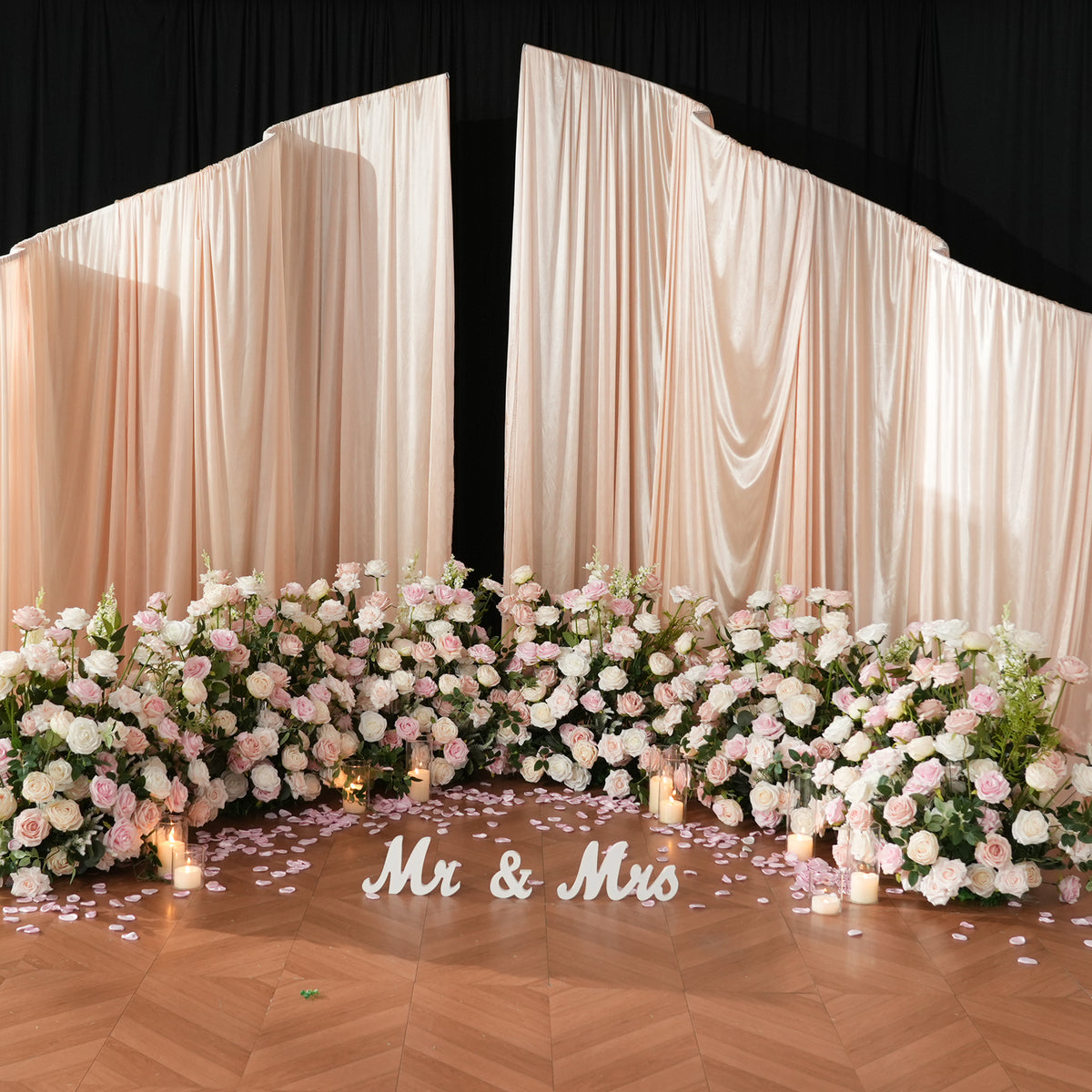 ceremony_backdrop_rose_blooms
