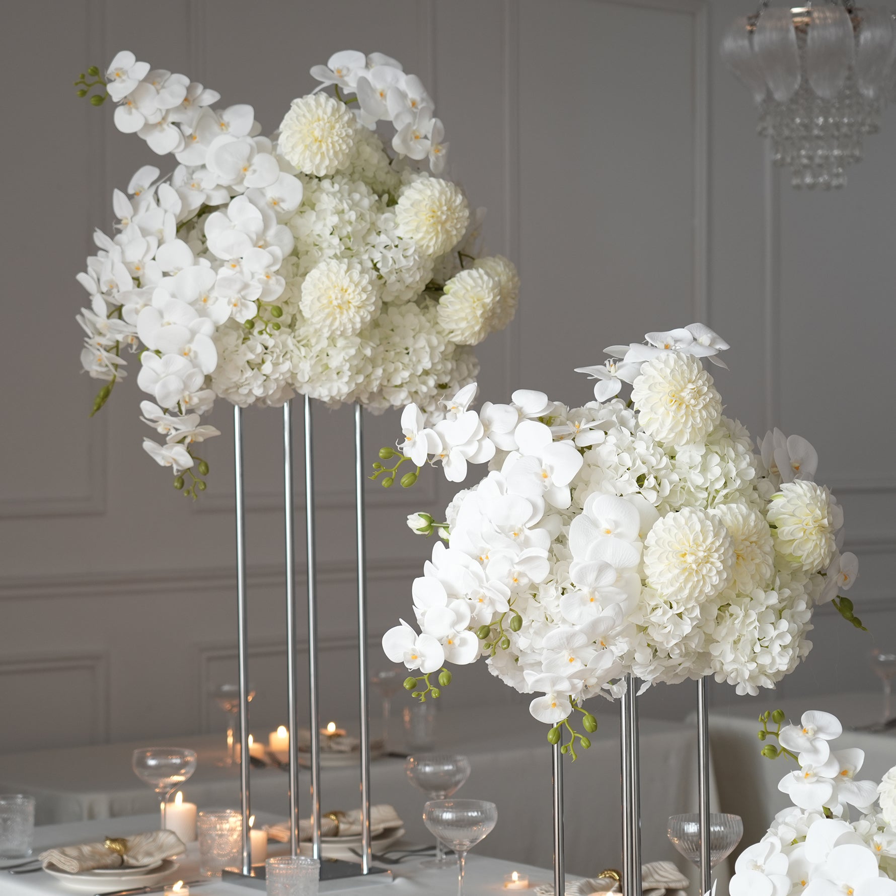 Minimalist White Floral Table Decor For Elegant Wedding Events