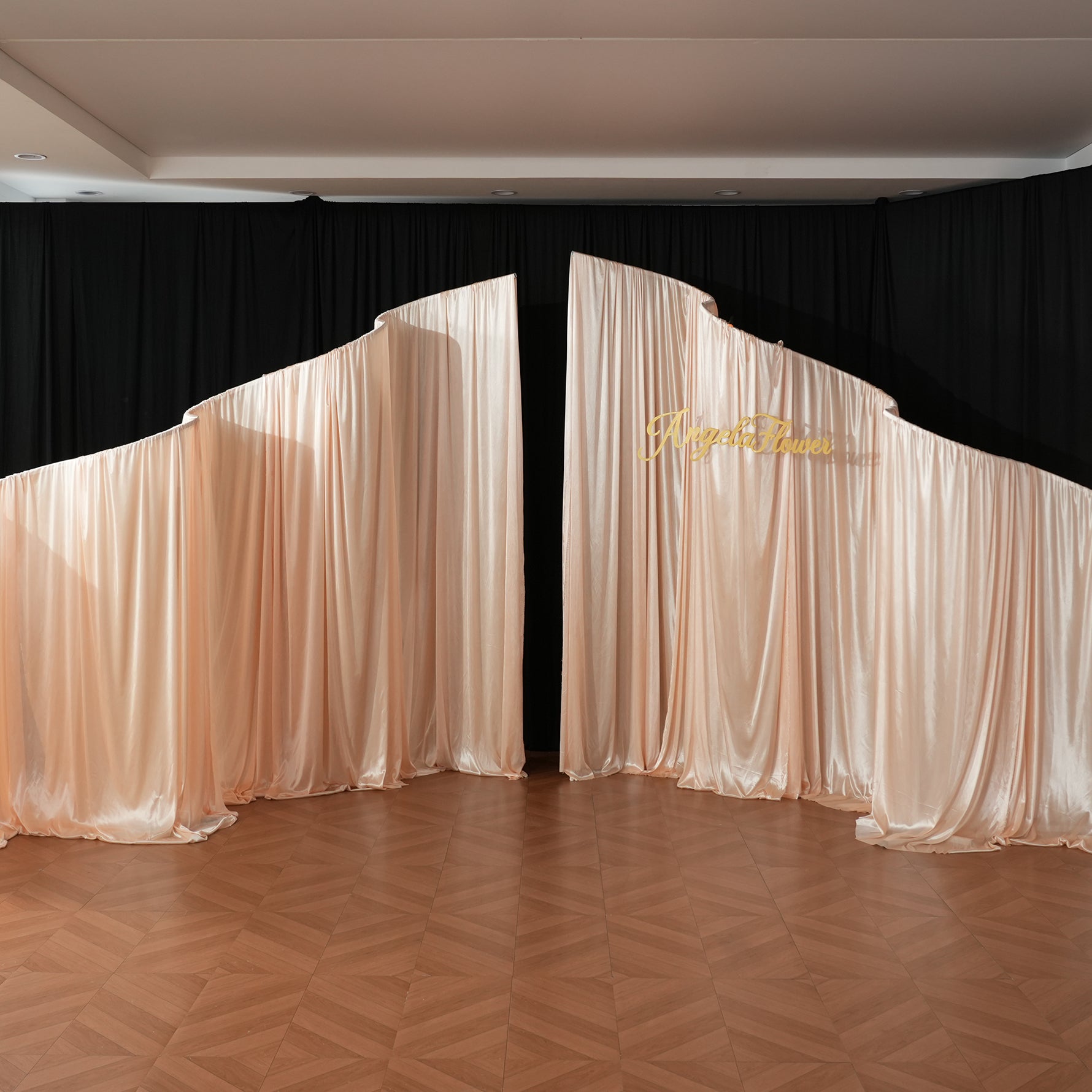 adjustable_frame_dark_brown_drape