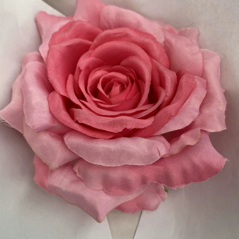 multi‑tone‑artificial‑rose‑heads‑flat‑lay‑view
