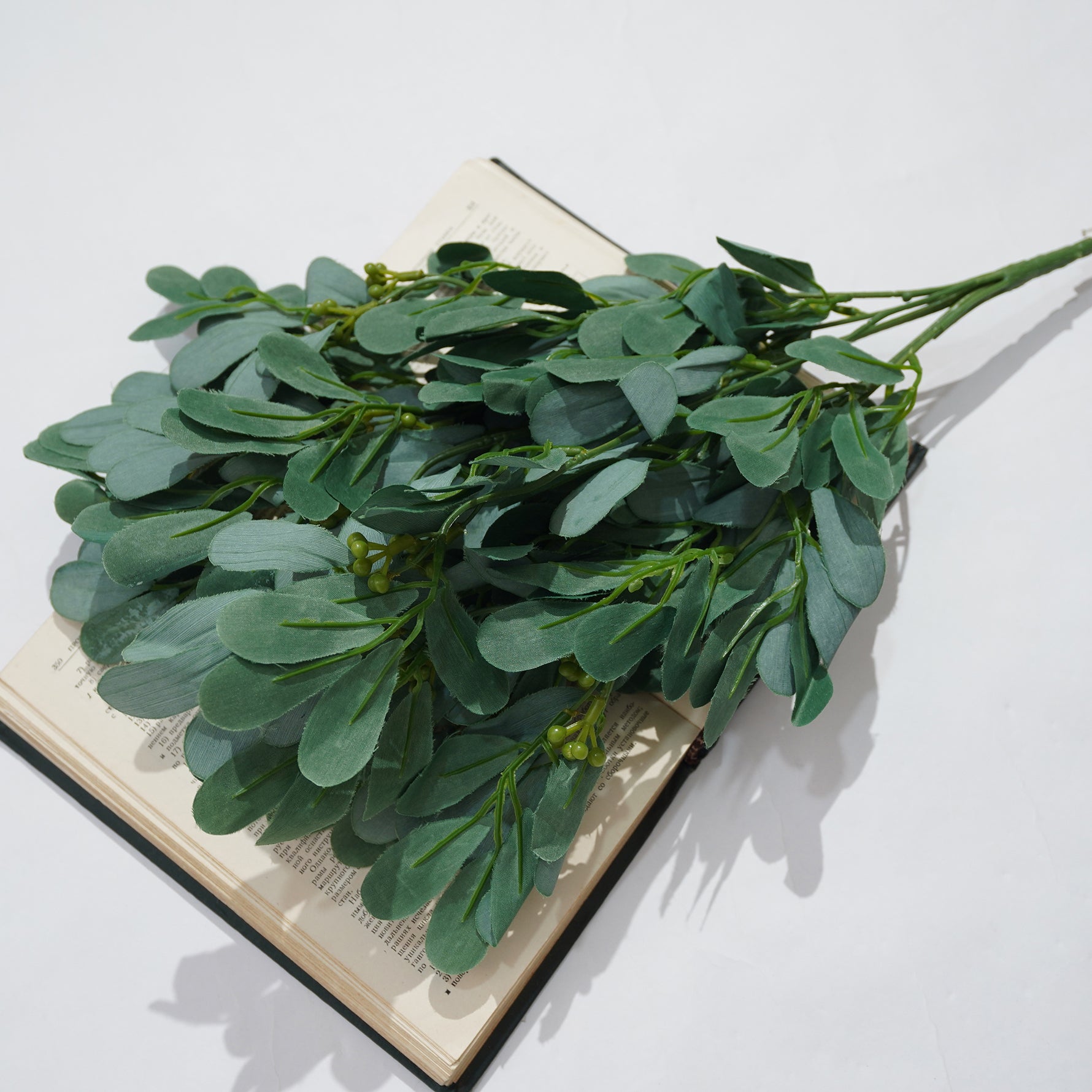 dusty‑green‑fake‑jujube‑leaf‑bunch‑flat‑lay‑product‑shot
