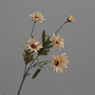 fake_daisy_wedding_table_arrangement