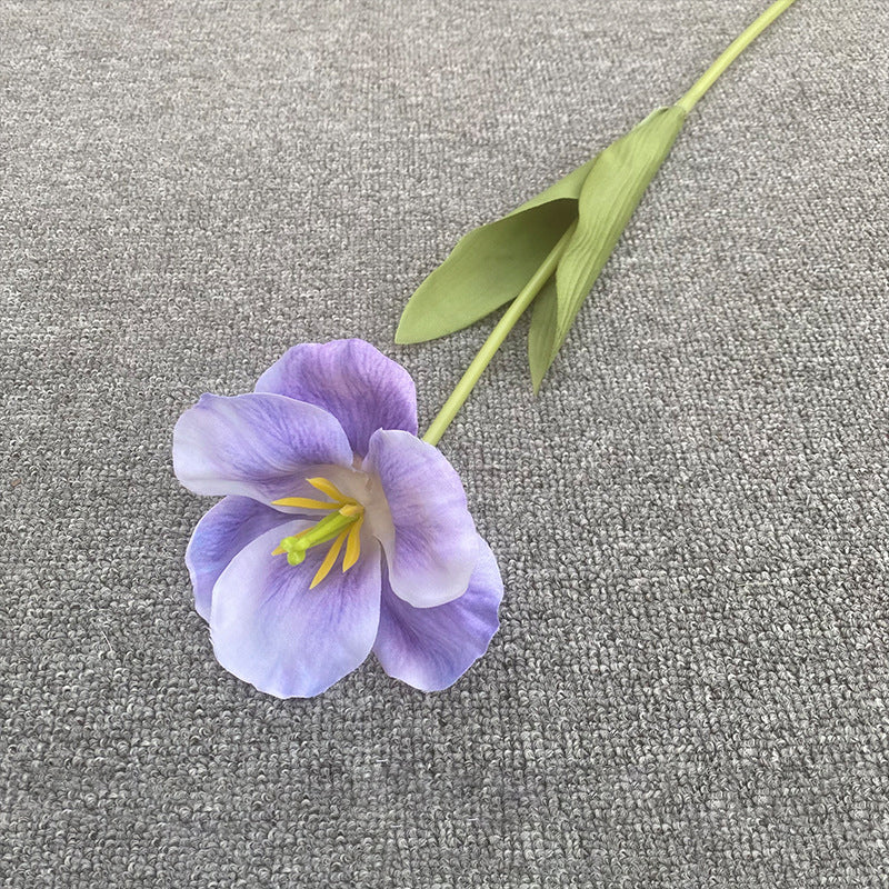 lavender‑purple‑faux‑tulip‑flower‑stem‑close‑up