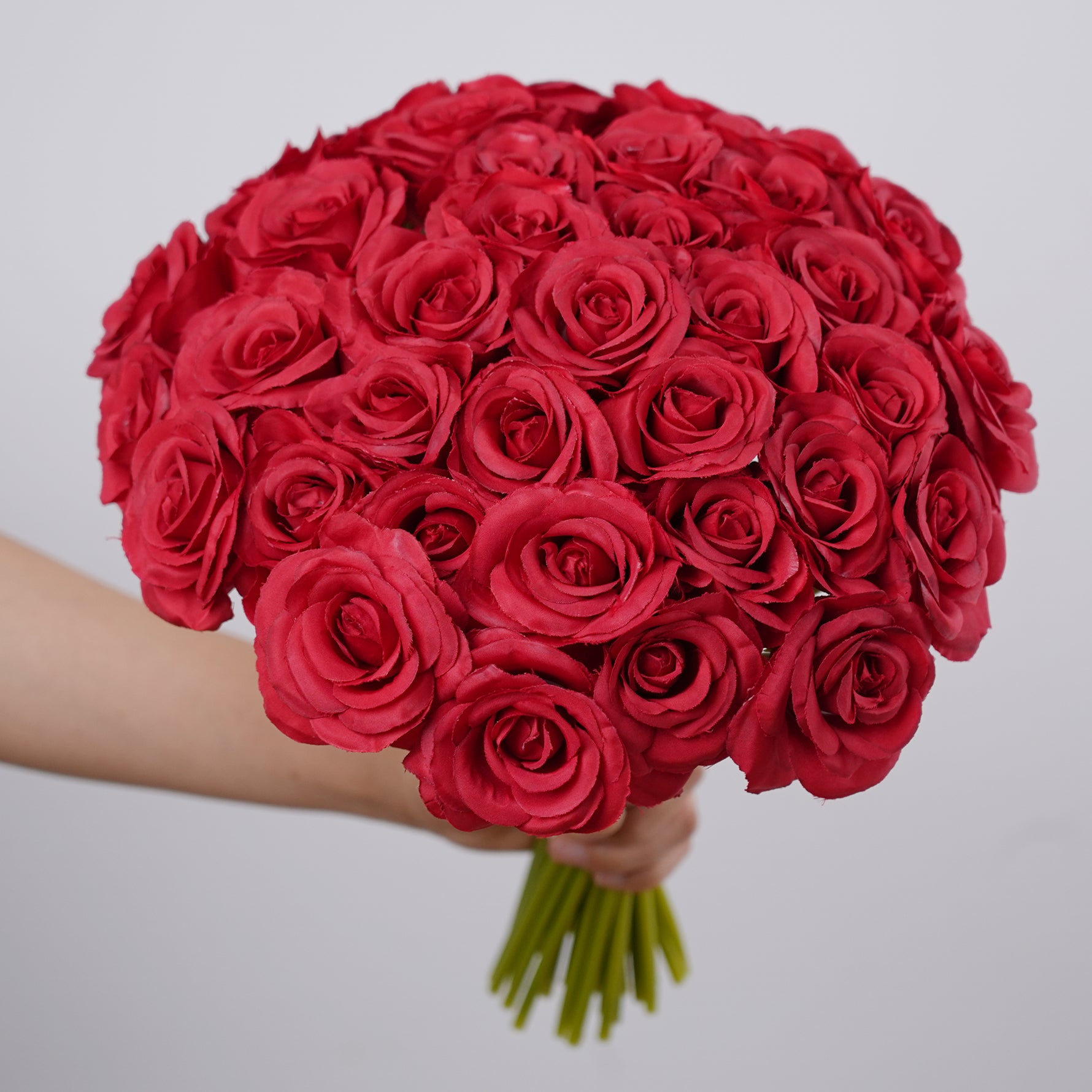 bulk-mixed-color-faux-rose-stems-in-glass-vases