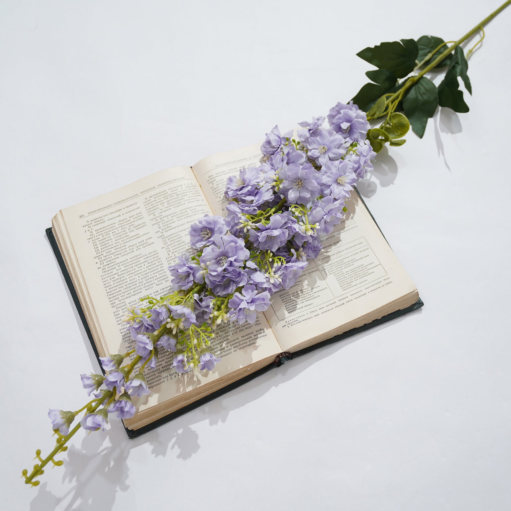 tall‑faux‑delphinium‑blooms‑for‑table‑centerpiece