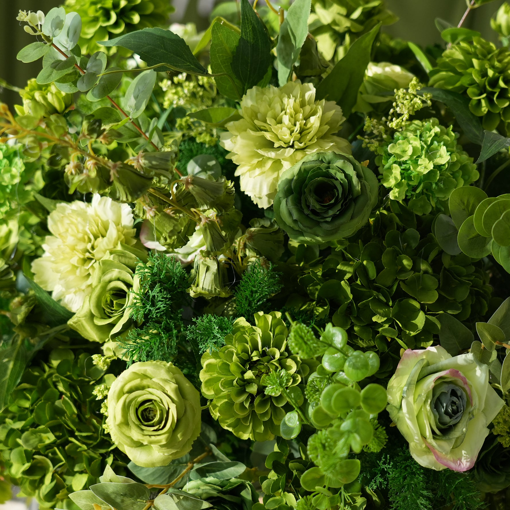 elegant-green-floral-centerpiece-wedding-decor