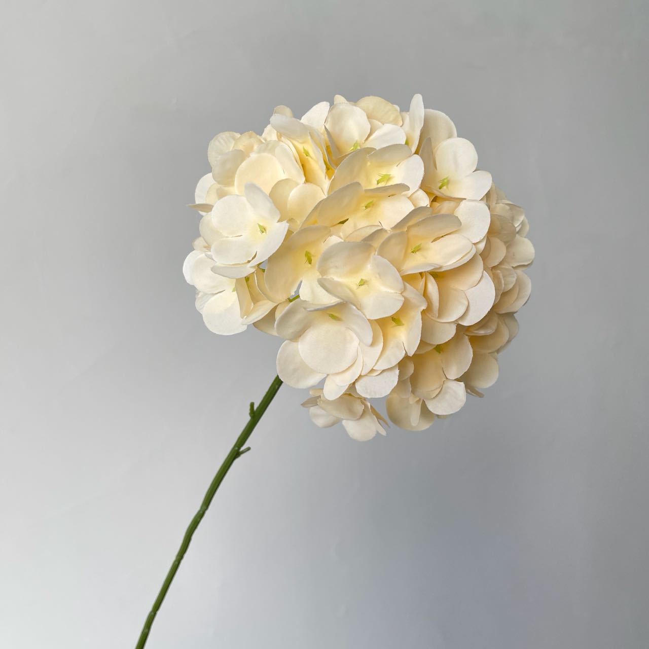 rich‑jewel‑tone‑fake‑hydrangea‑stems‑party‑floral‑decor