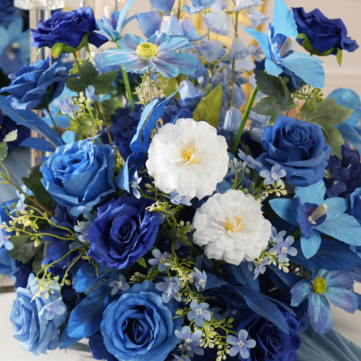 Bright blue rose mixed flower table arrangement for wedding