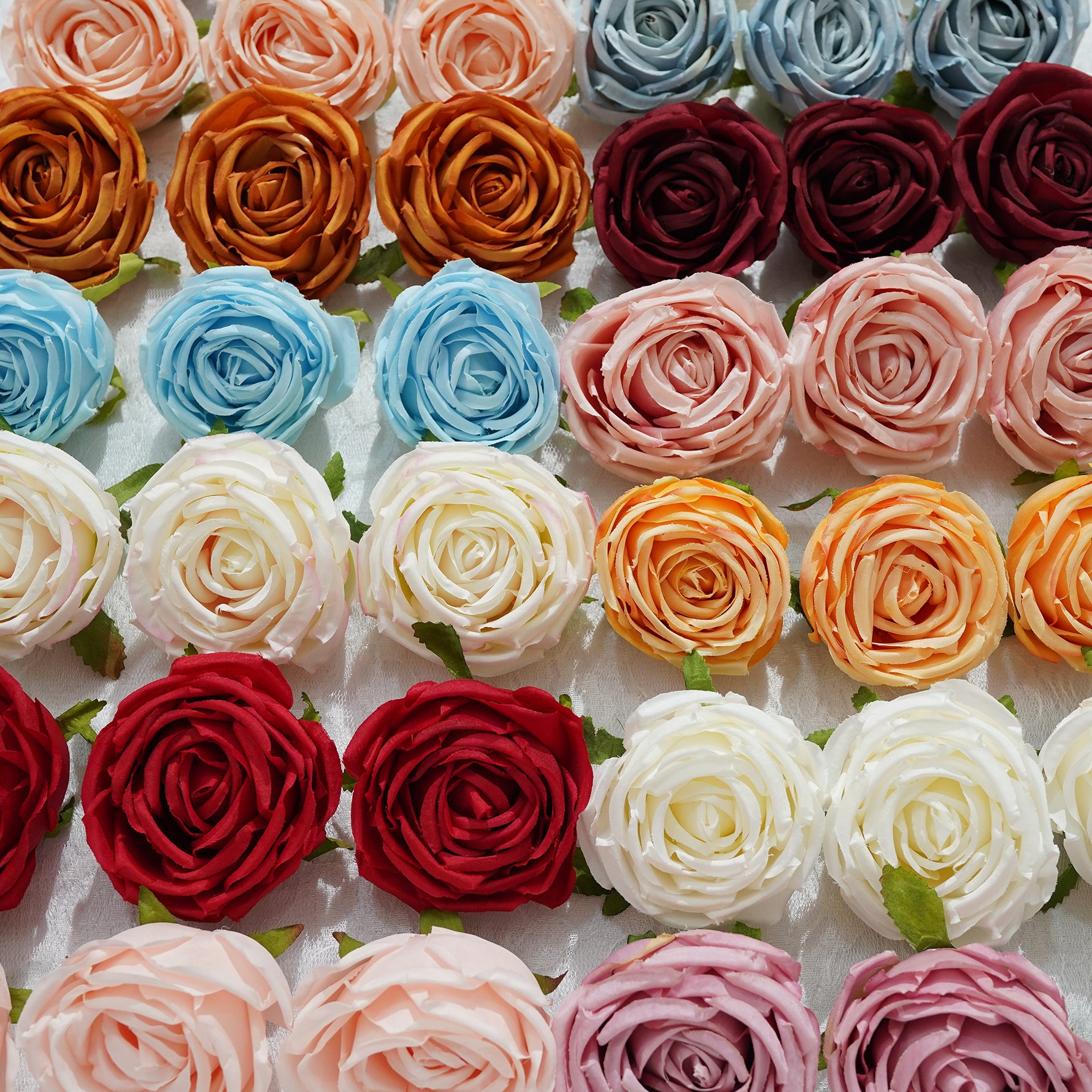 pastel-rose-flower-heads-table-centerpiece