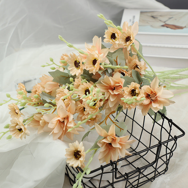 soft_curtain_backdrop_daisy_bouquet