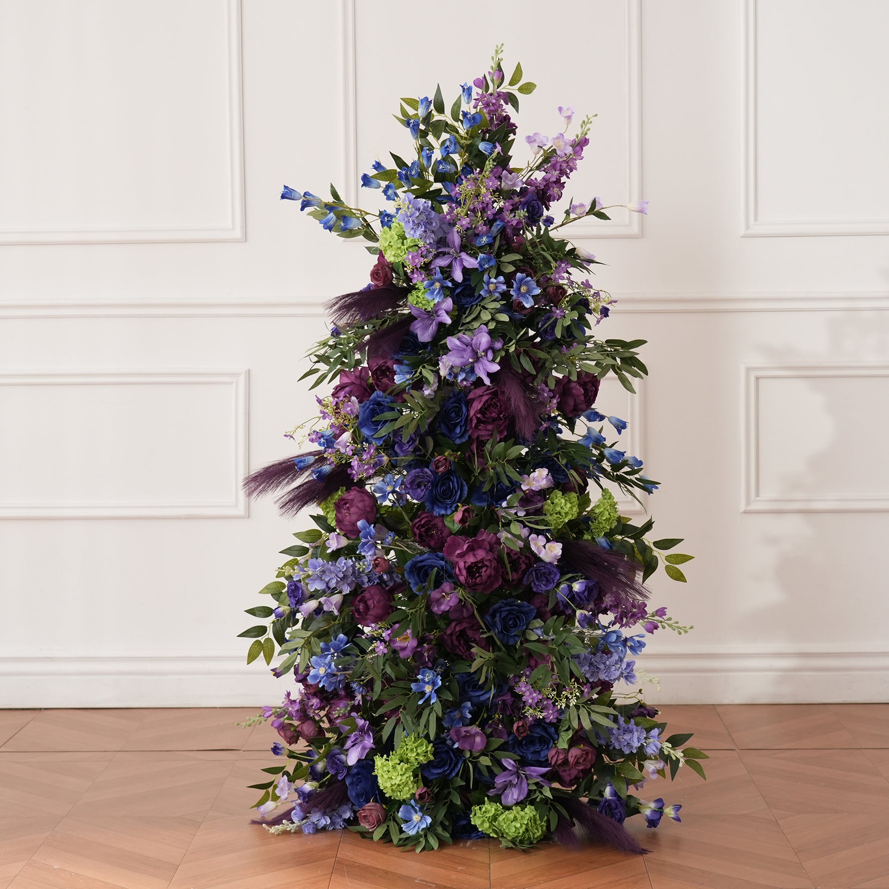 full_height_flower_pillar_white_wall_background
