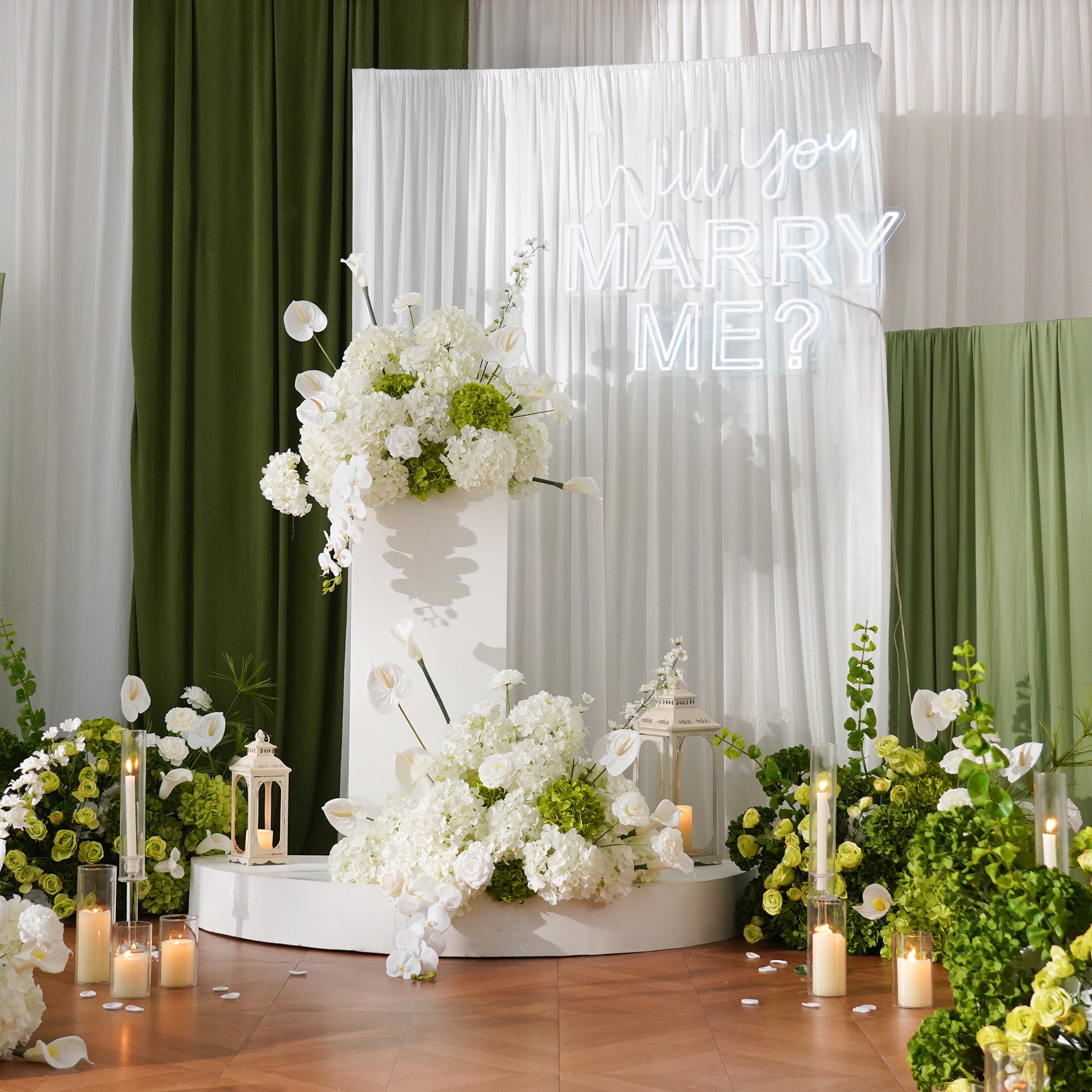 Elegant Wedding Pillar Floral Cluster