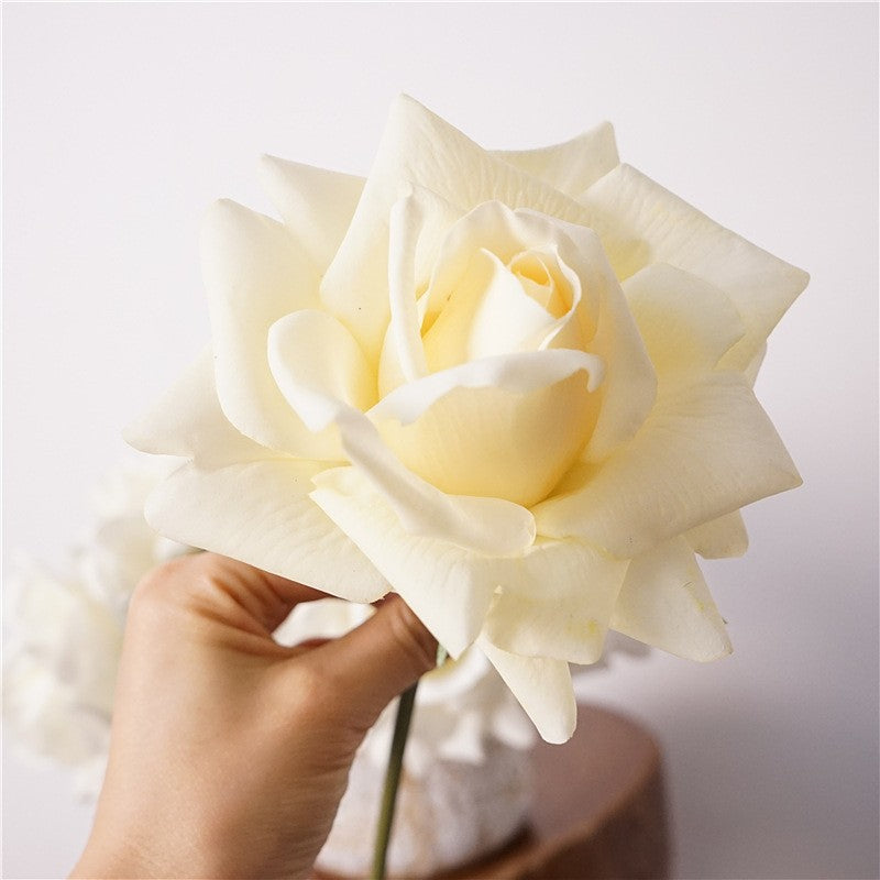 ivory_rose_bunch_neutral_table_scene