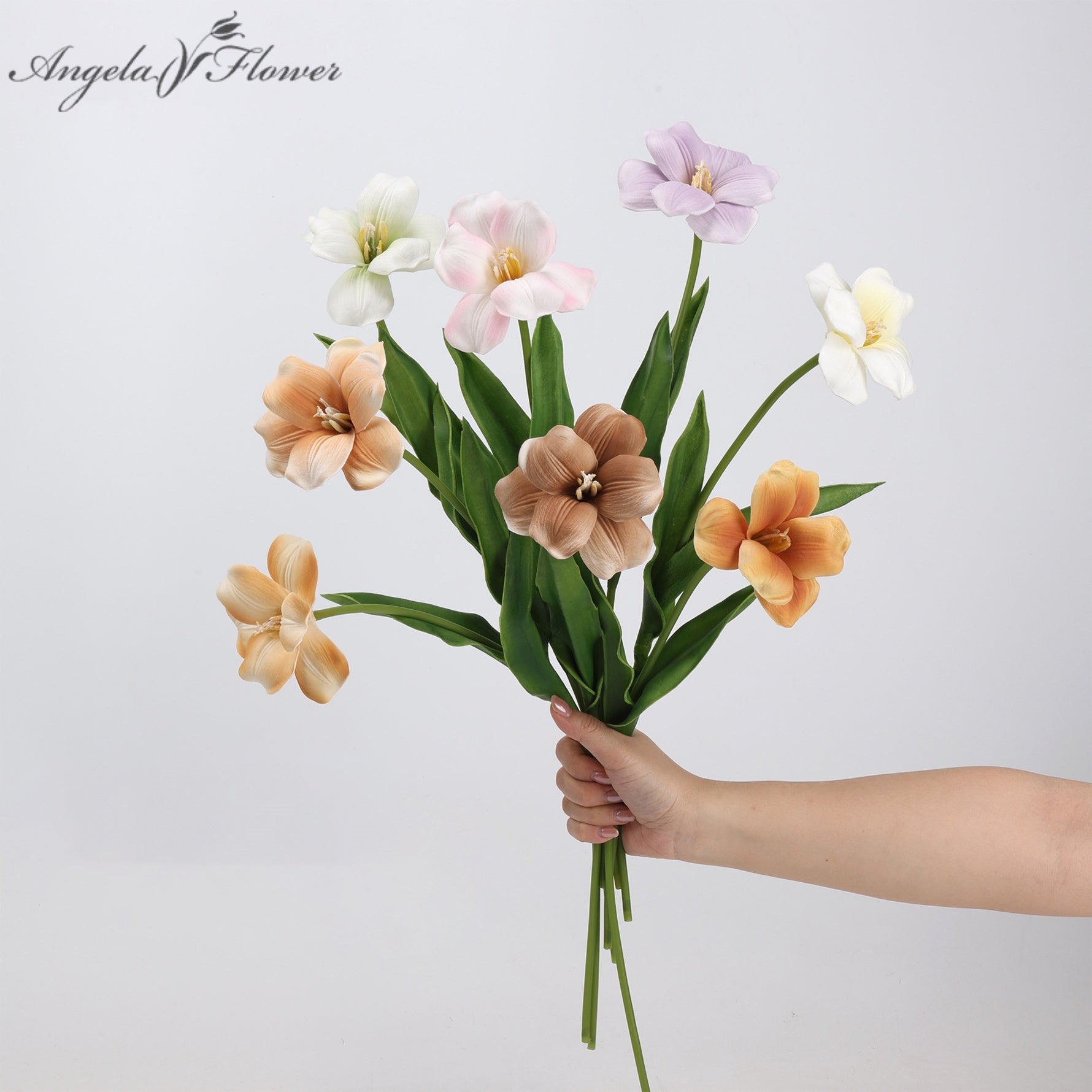 apricot_clematis_hand_bouquet_shot