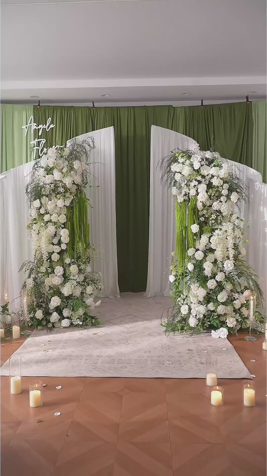 outdoor-lawn-wedding-floral-arrangement