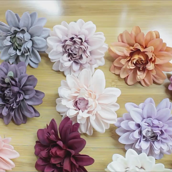 dusty_grey_lavender_dahlia_head