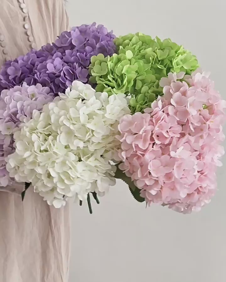 white-silk-hydrangea-bloom-vase-arrangement