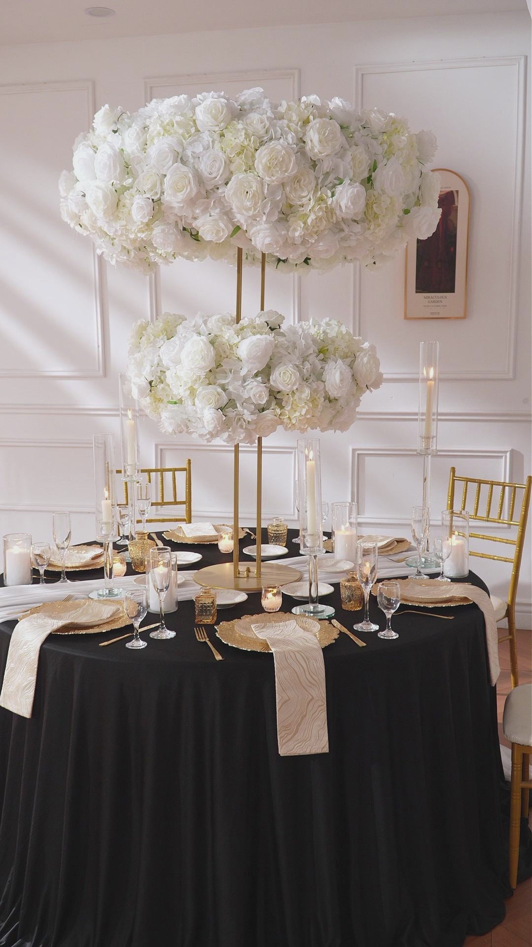 gold_stand_white_bouquet_display