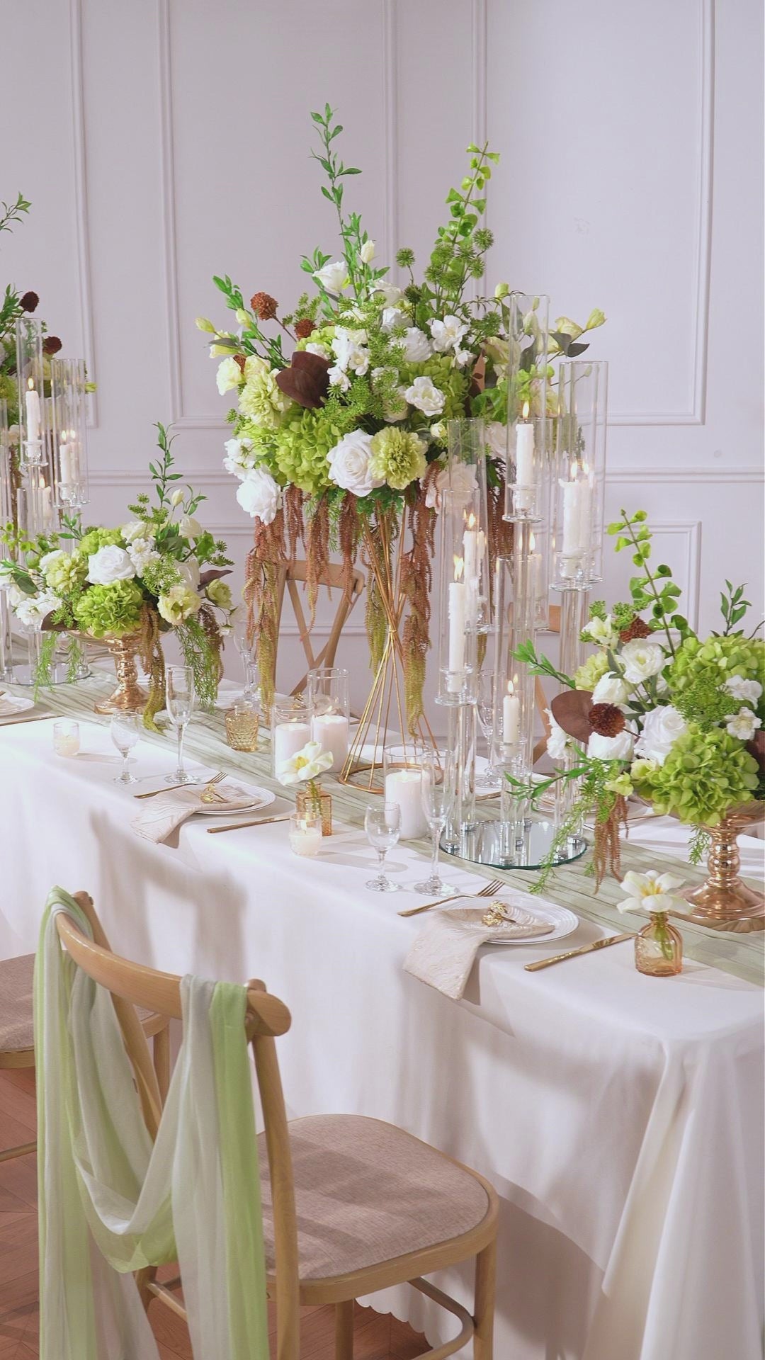 gold-compote-vase-wedding-flower-arrangement