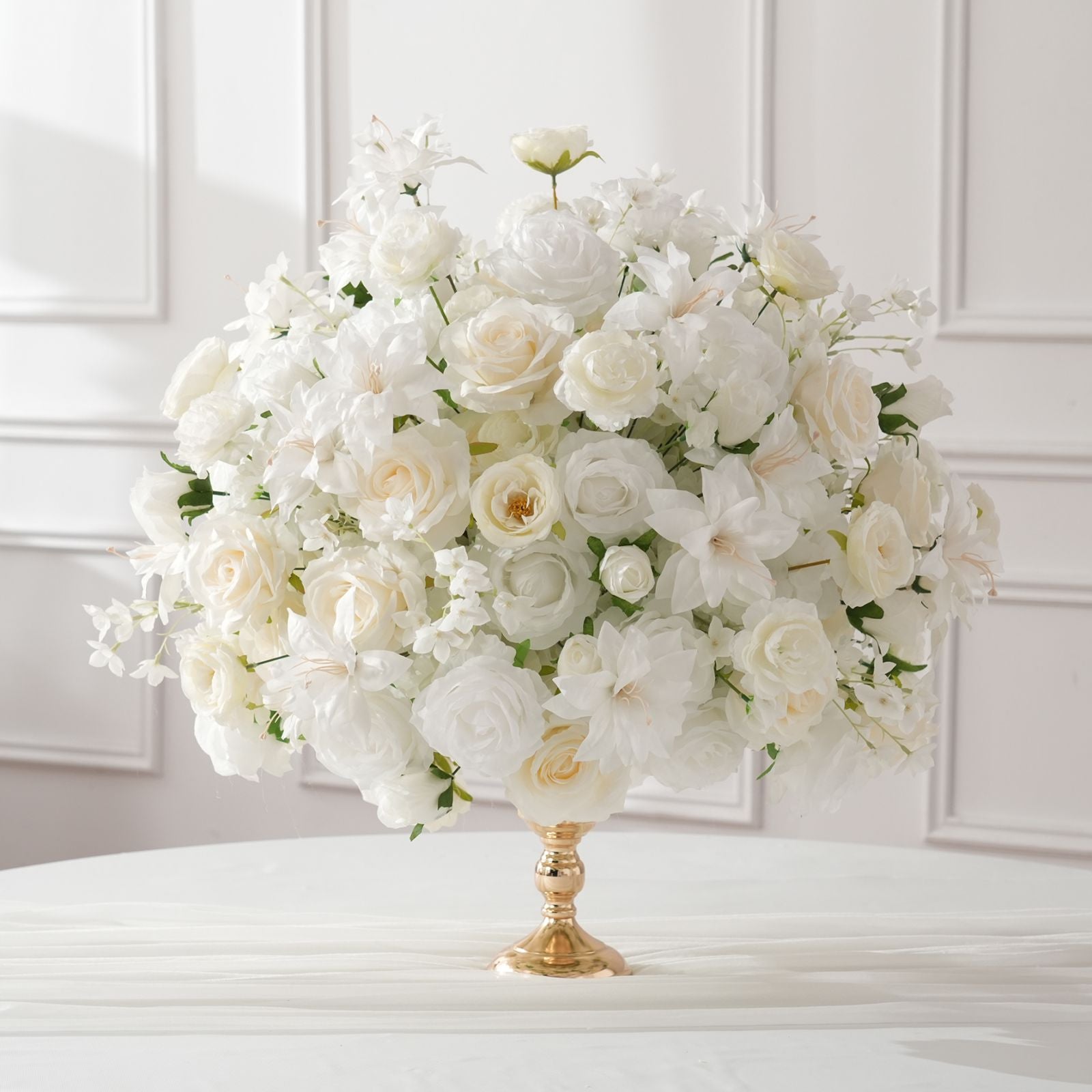 white-wedding-centerpiece-with-flower-tail