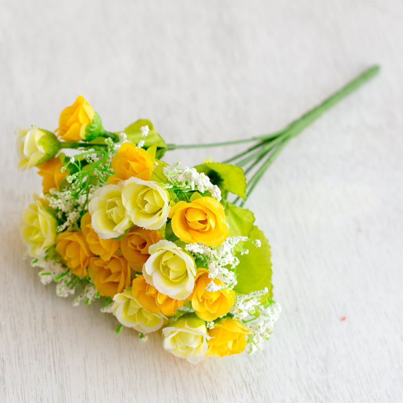 mini_rose_yellow_cream_closeup