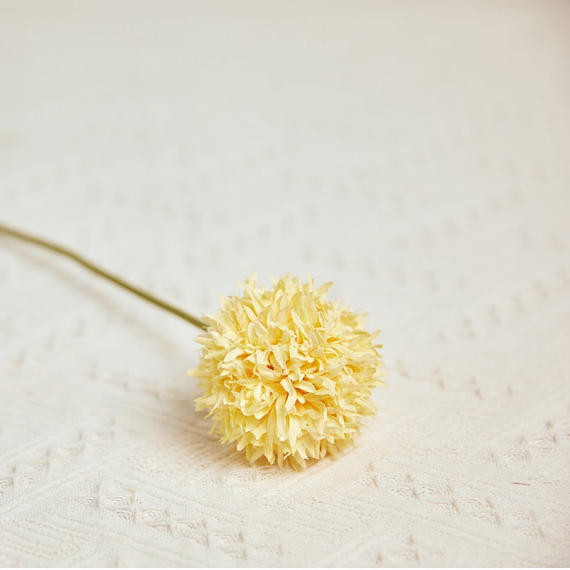 vase_styling_artificial_pompom