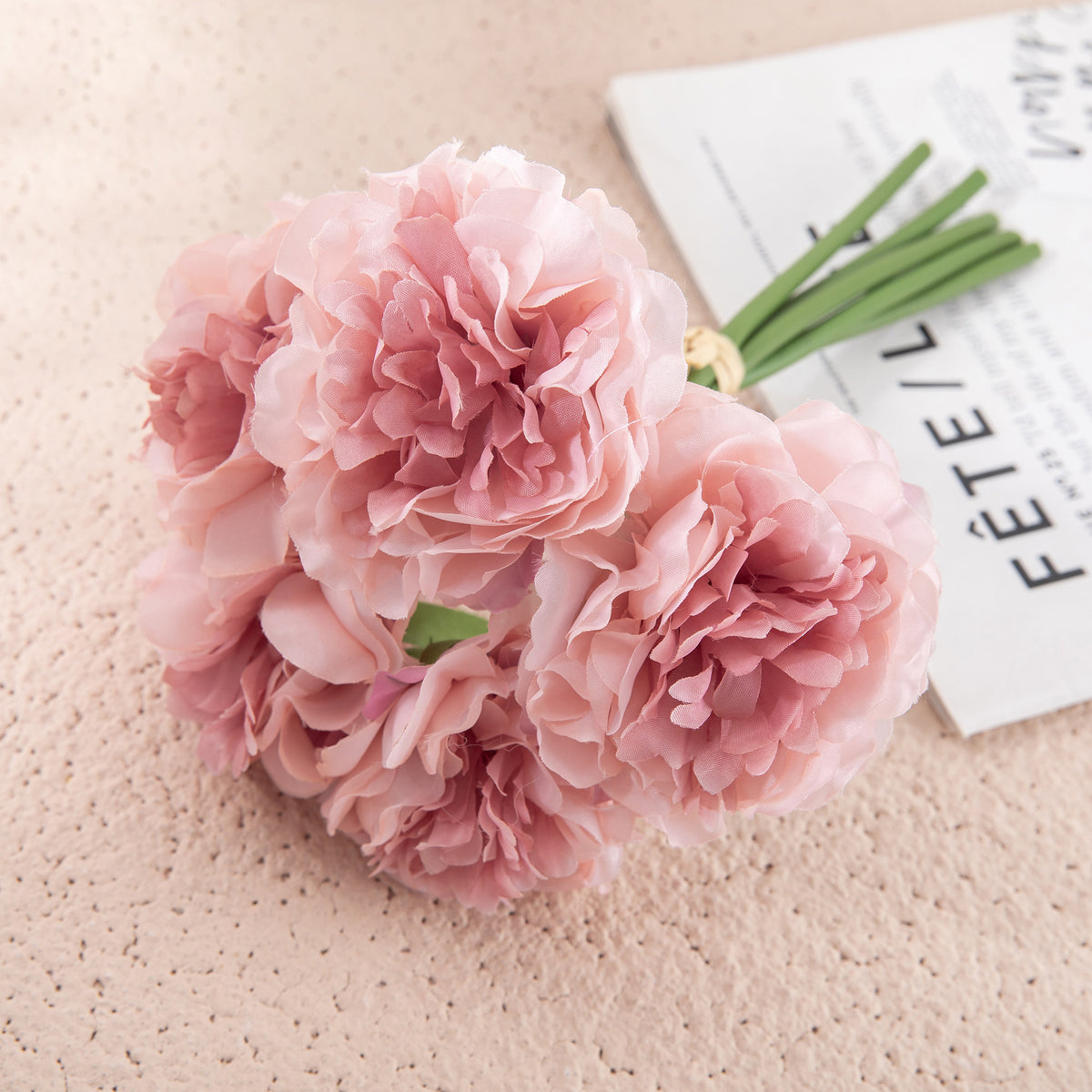 soft_mauve_peony_bunch_minimal_shot