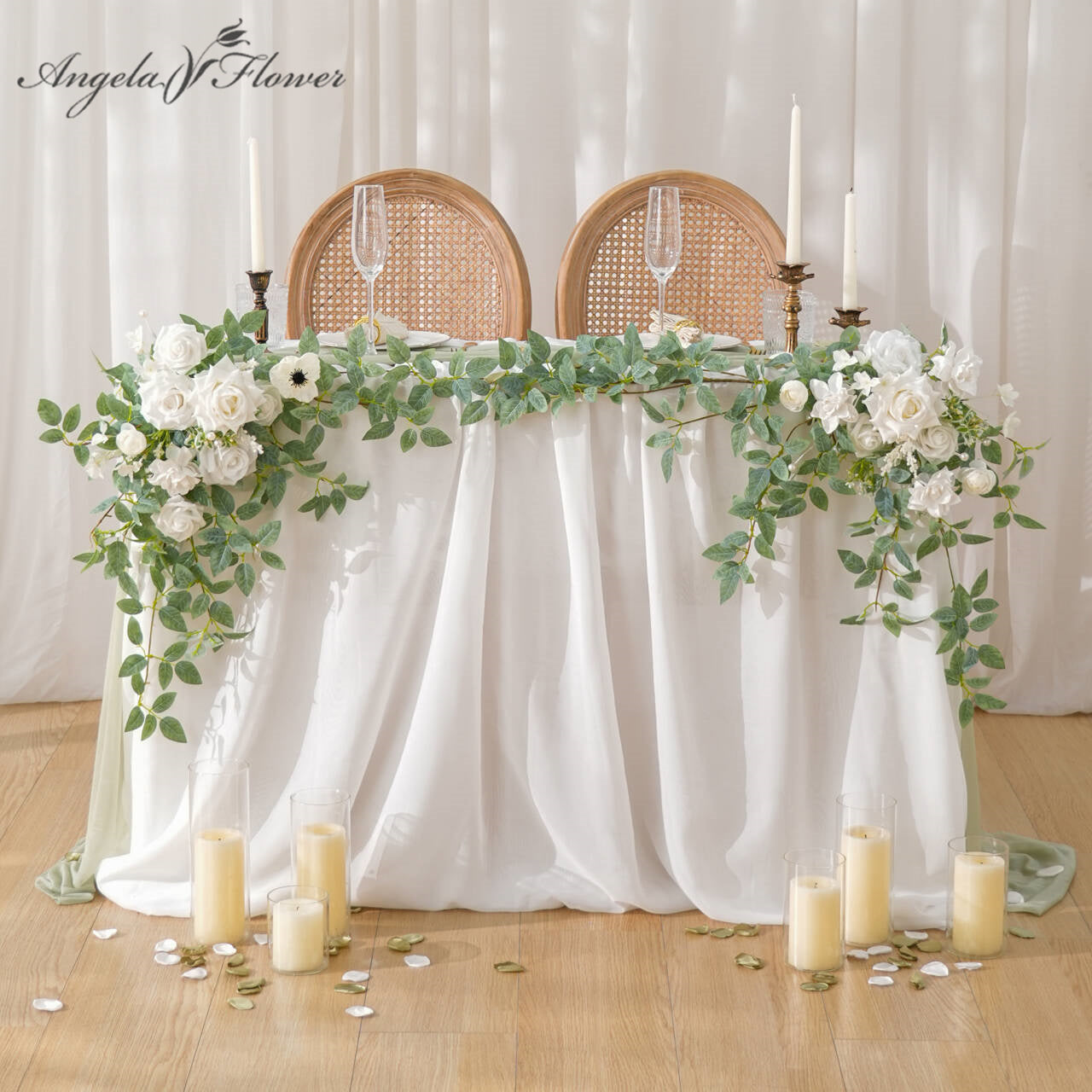 beach_wedding_sweetheart_table_flower_decor