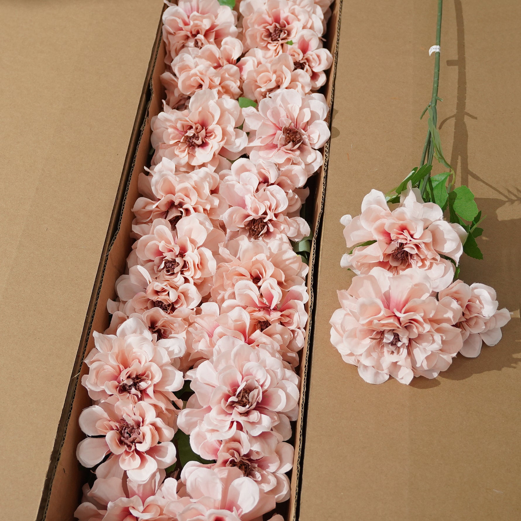 table-ranunculus-centerpiece